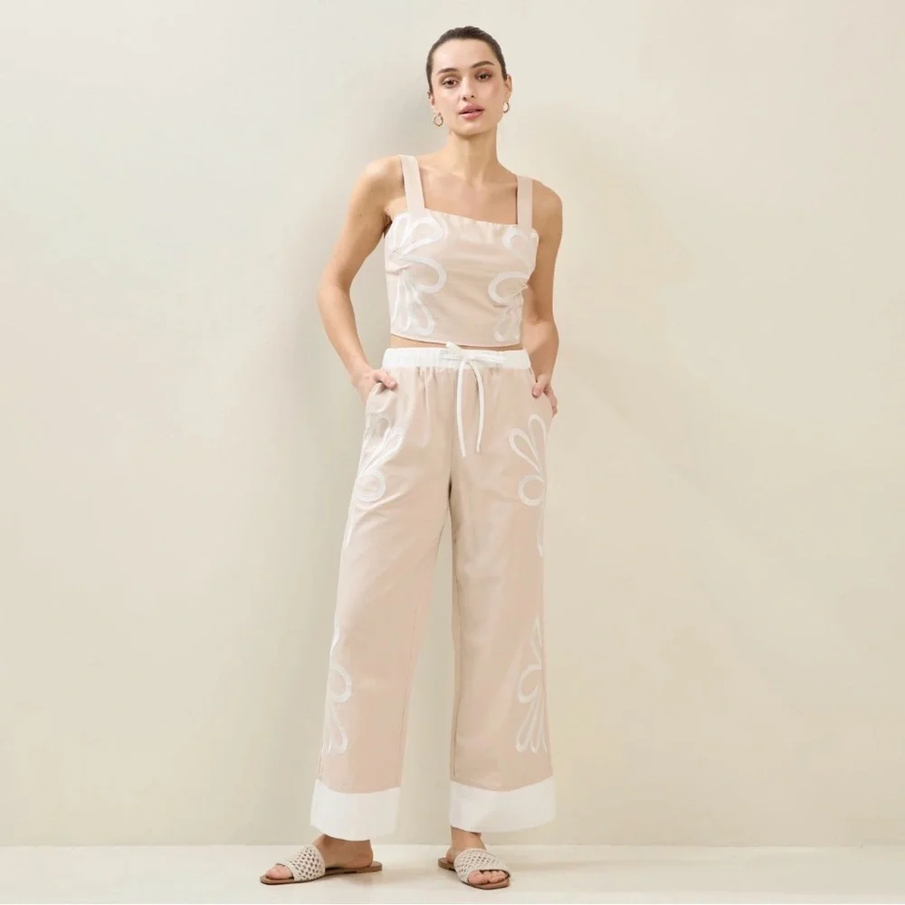Premium Boutique Floral Embroidered Linen/Cotton Set - Picture 1 of 5